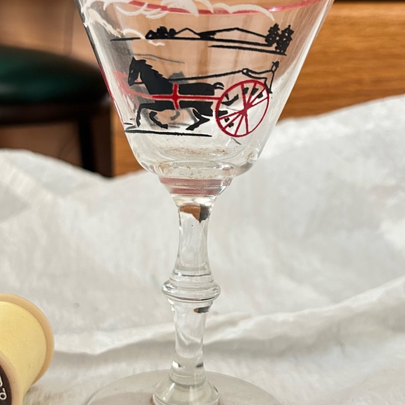 Vintage Horse and Carriage Glass - Picture 3 of 4